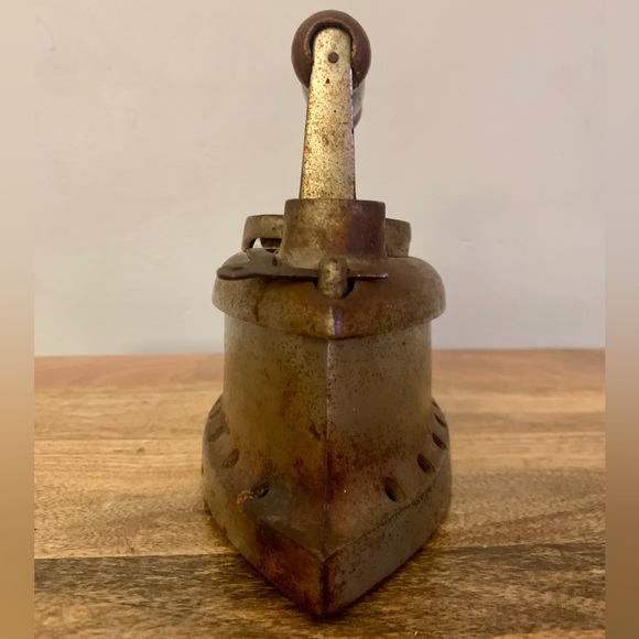 Antique Cast Iron Coal Ironing Clothes Press w/Insert, Collectible - Picture 2 of 9